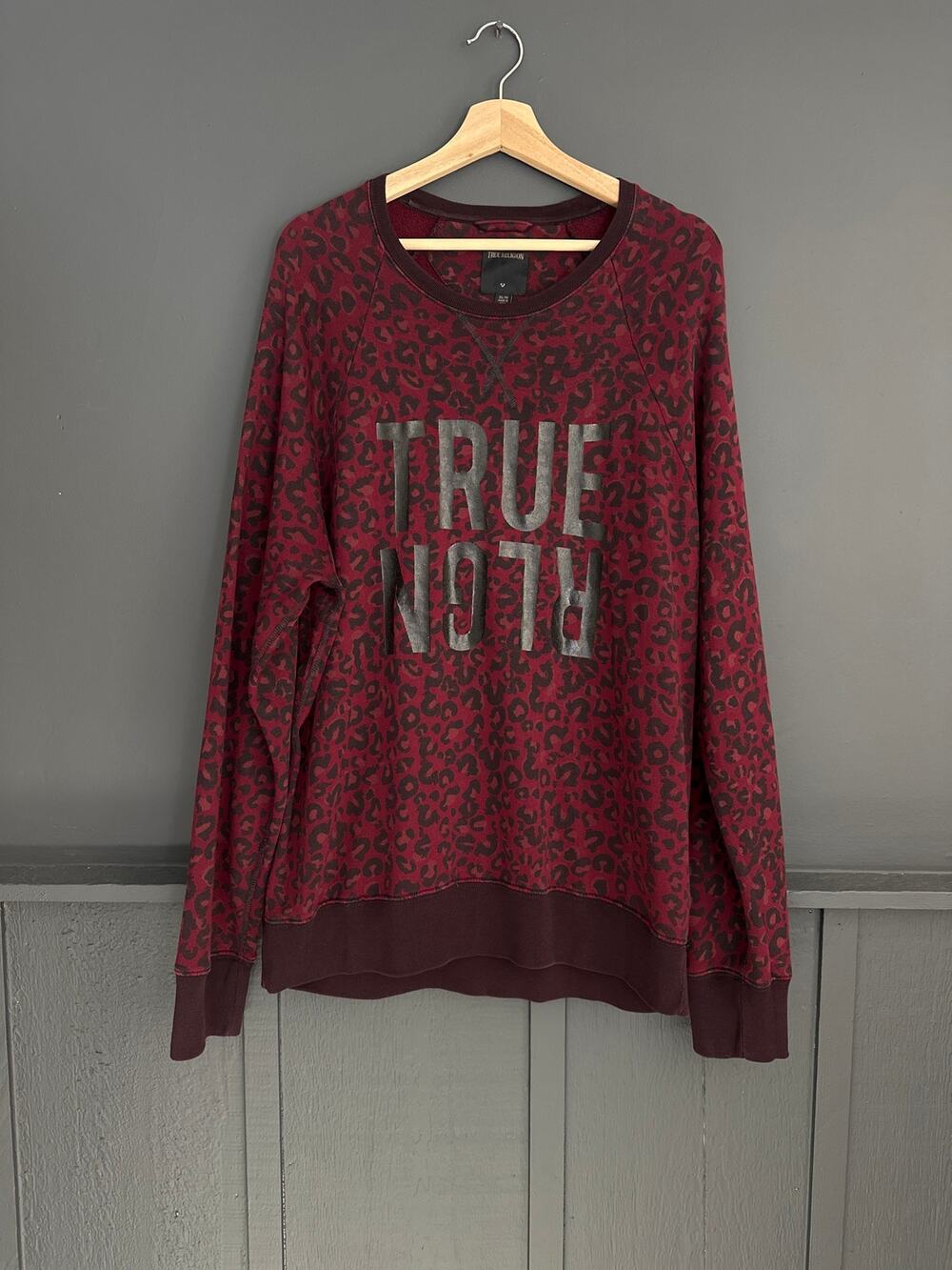 True Religion Burgundy Maroon Leopard Graphic Print Logo Crewneck Sweatshirt XL